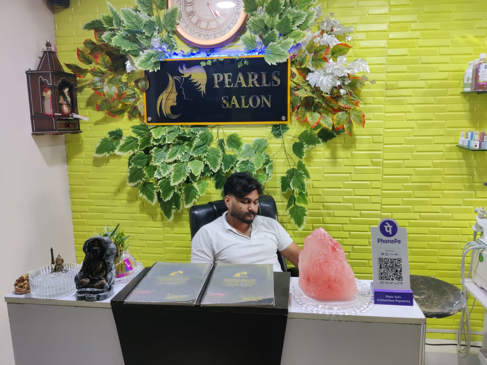 Pearls Salon Unisex Salon